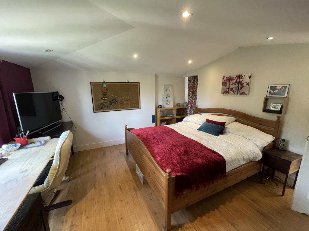 Lot: 76 - SEMI-DETACHED HOUSE FOR IMPROVEMENT - Loft bedroom